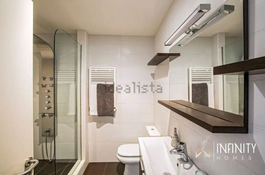 Baño de Piso de alquiler en Bilbao  con Calefacción y Balcón