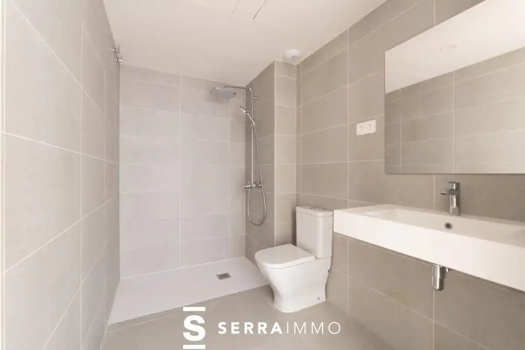 Baño de Ático en venta en Vilanova i la Geltrú con Aire acondicionado, Terraza y Balcón