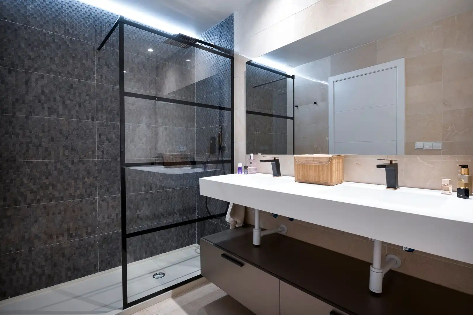 Badezimmer von Maisonette zur Miete in Benahavís mit Klimaanlage, Heizung und Privatgarten
