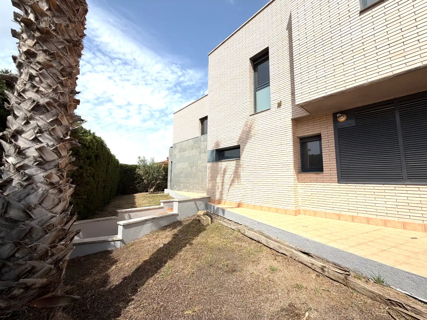 Vista exterior de Casa adosada en venda en Cambrils amb Aire condicionat, Calefacció i Jardí privat