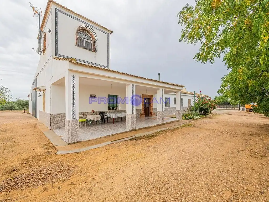 Vista exterior de Residencial en venta en La Campana