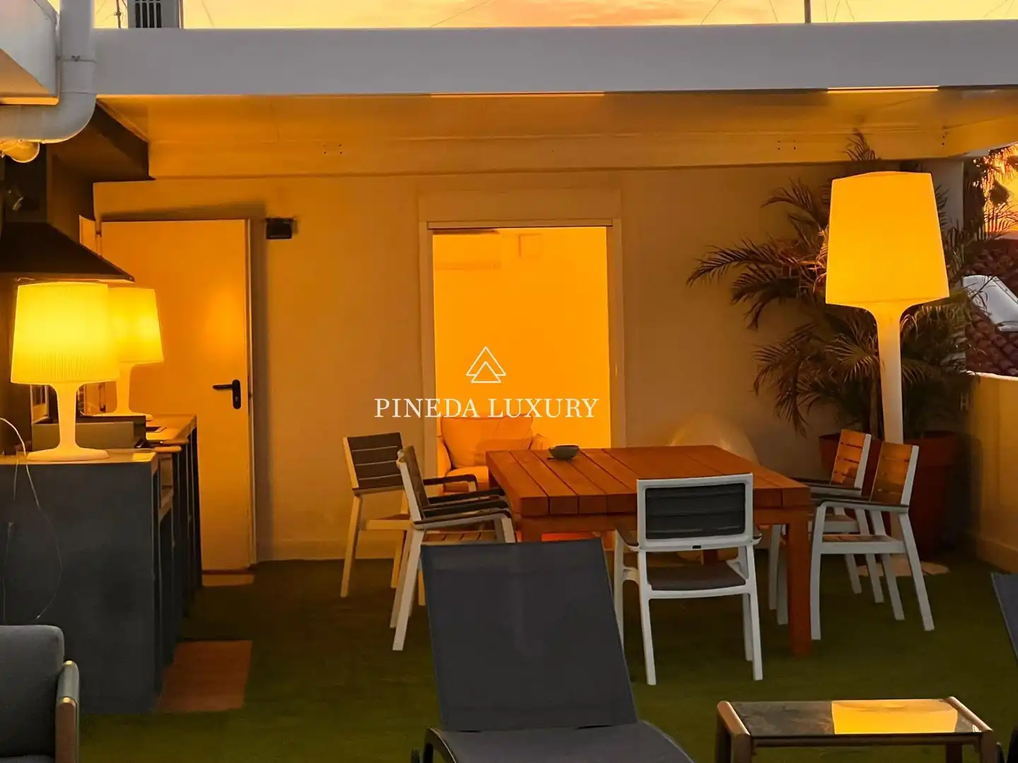 Terrassa de Casa o xalet en venda en Valencia amb Aire condicionat, Calefacció i Jardí privat