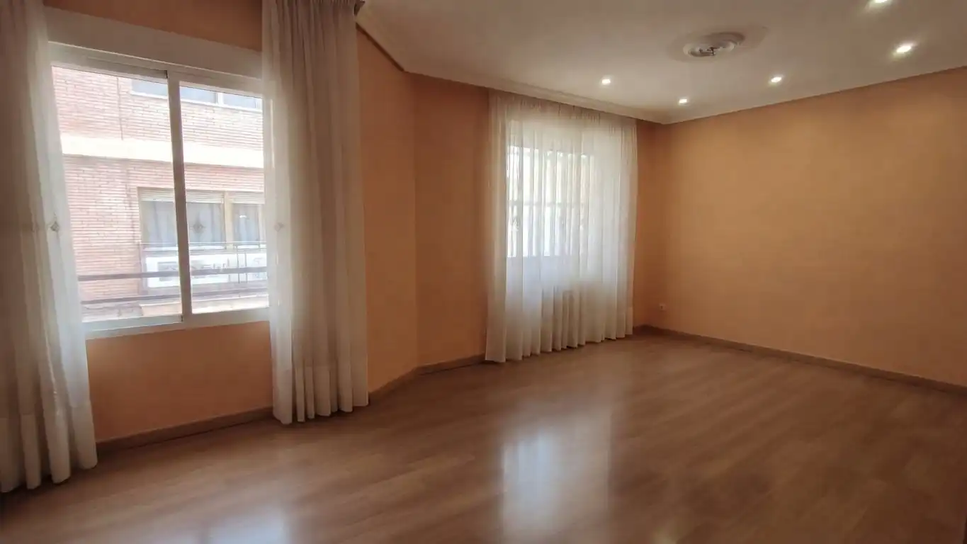 Piso con ascensor en venta en Calle Norte