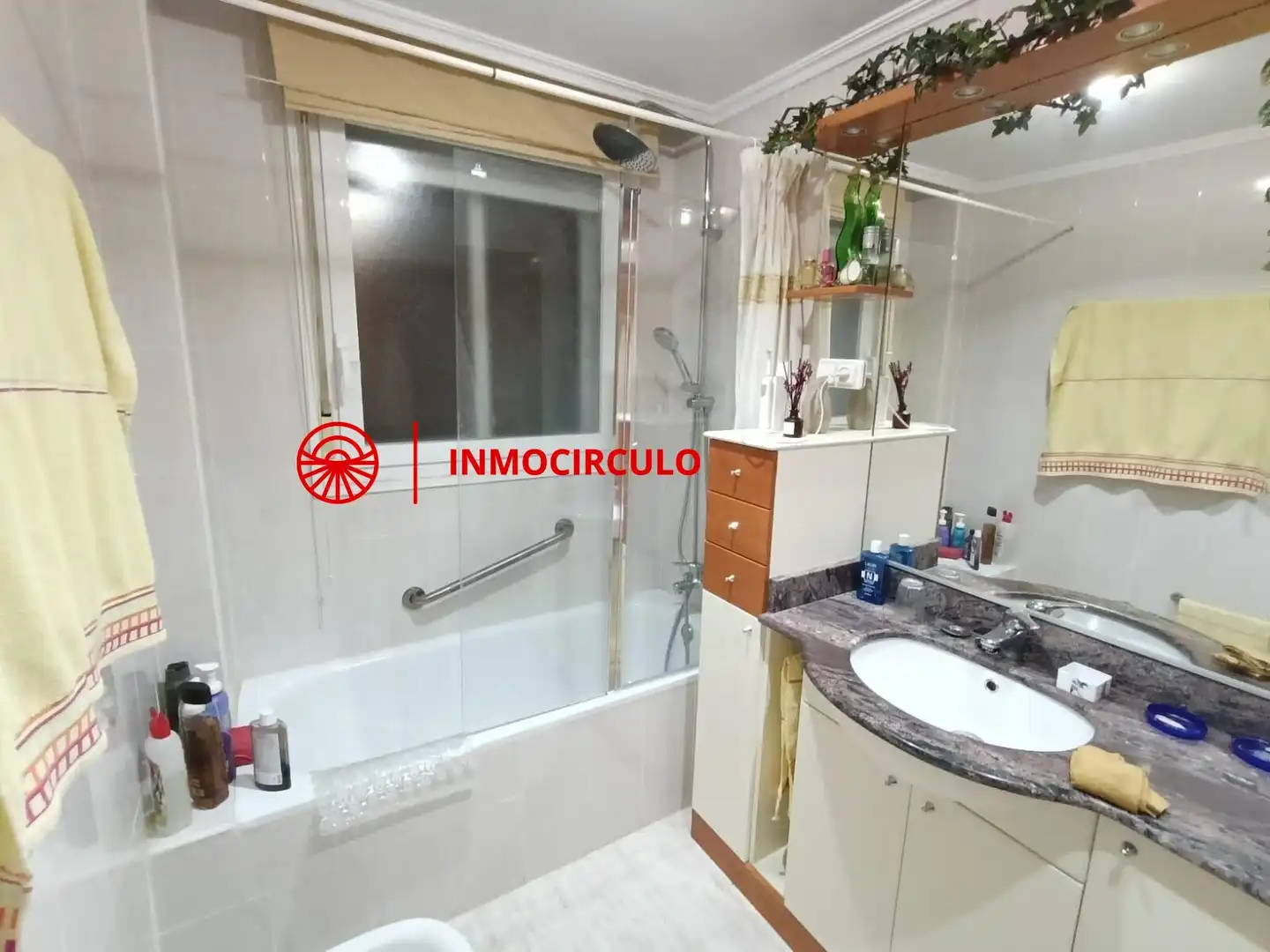 Baño de Dúplex en venta en Burgos con Terraza