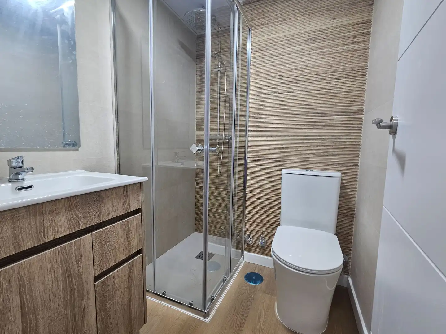 Baño de Piso de alquiler en Madrid con Aire acondicionado y Calefacción