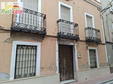 House with balcony for sale in Yanguas Messias