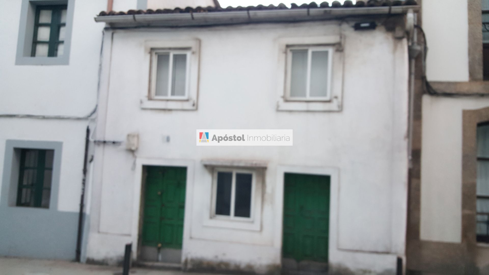 Vista exterior de Casa adosada en venda en Santiago de Compostela 