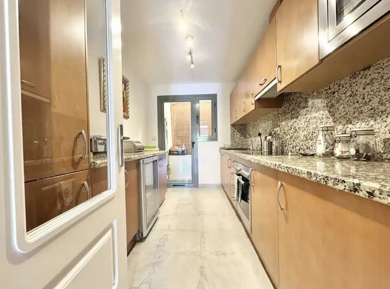 Ground floor for sale in Benahavís, Málaga