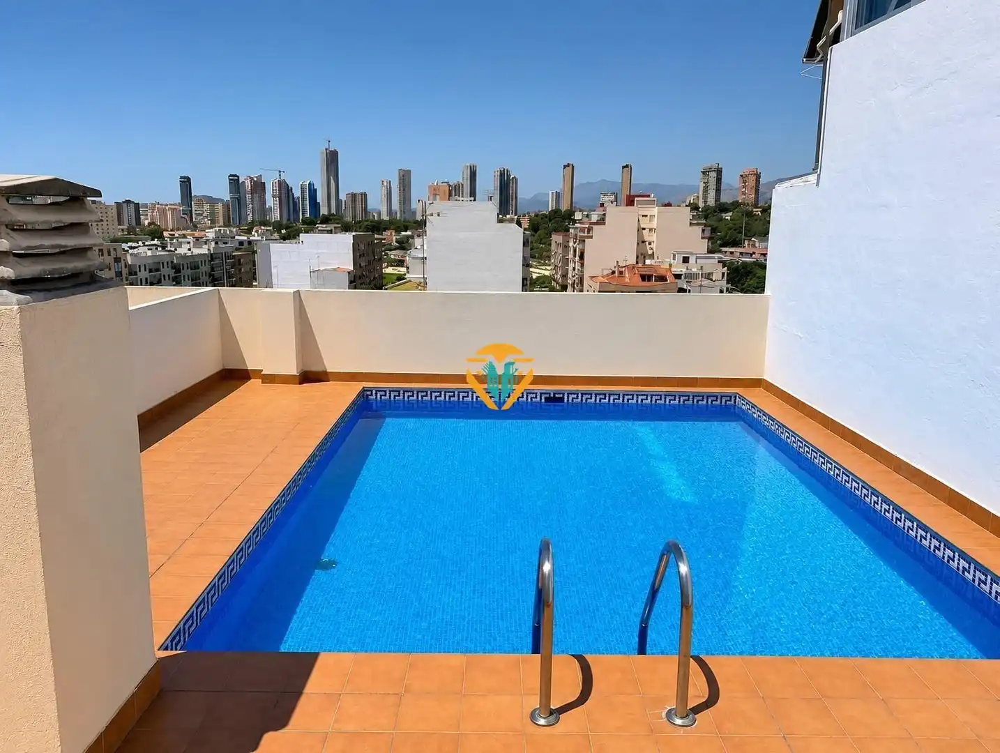 Piscina de Apartament en venda en Benidorm amb Aire condicionat, Parquet i Moblat