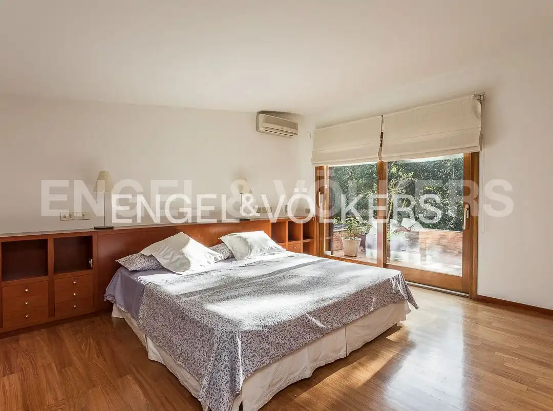 Habitación de Casa o chalet en venta en Barcelona con Aire acondicionado, Calefacción y Jardín privado