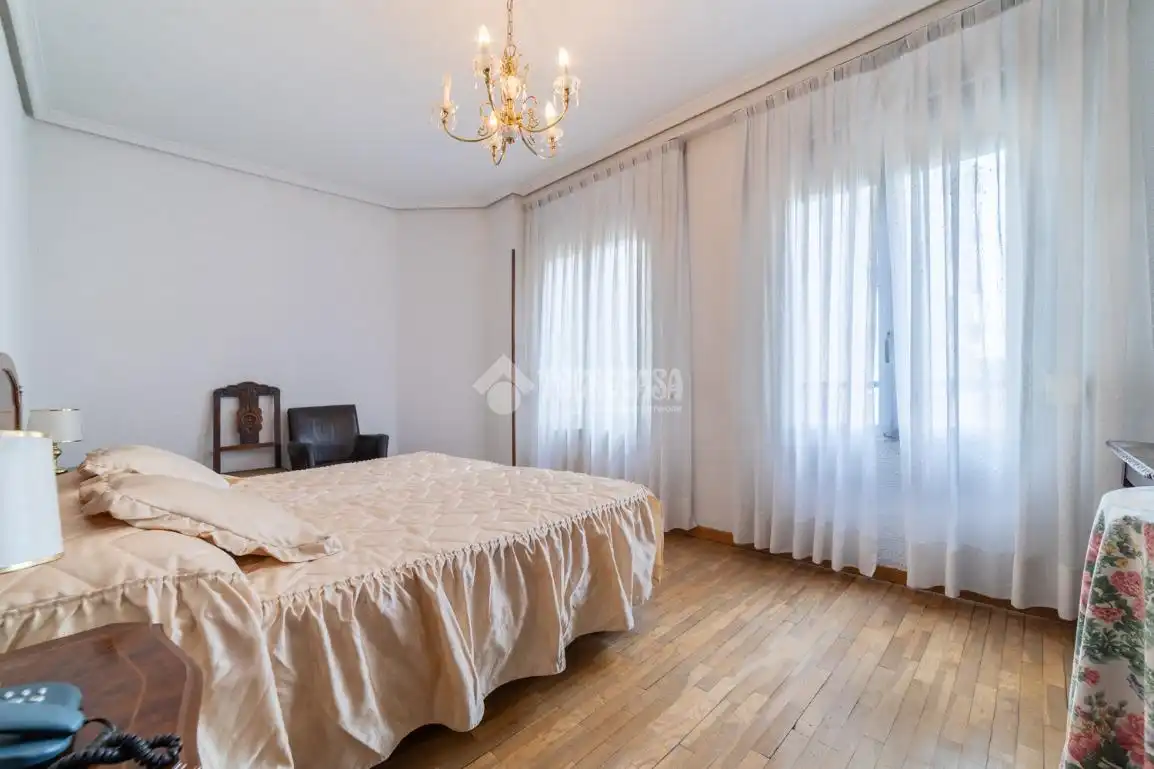 Schlafzimmer von Wohnung zum Verkauf in Madrid mit Parkett