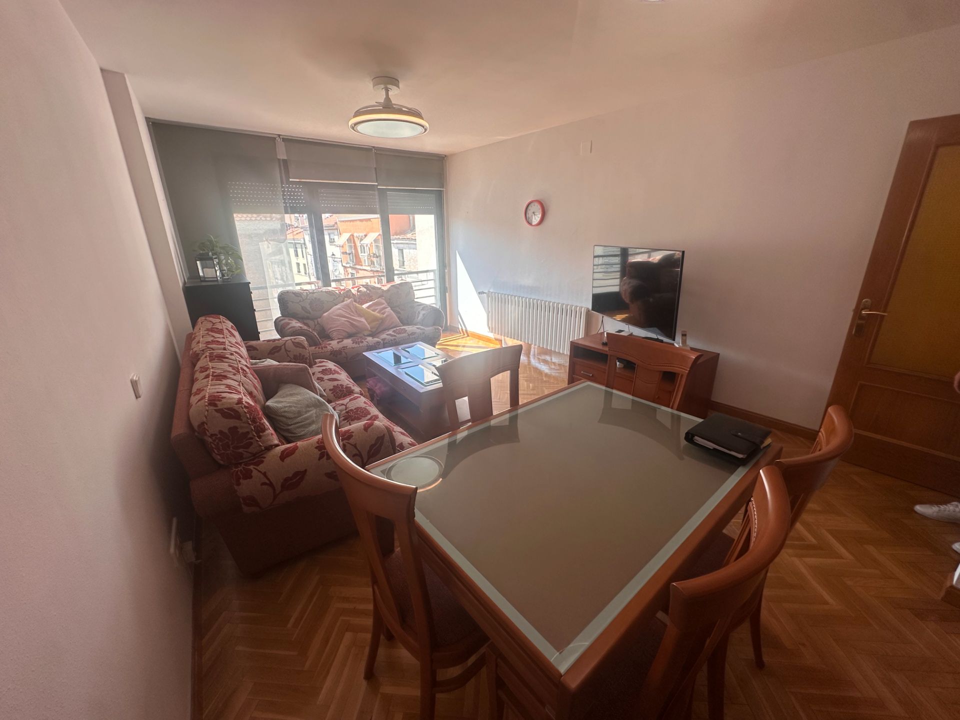 Sala d'estar de Pis en venda en Cuenca Capital amb Calefacció i Moblat