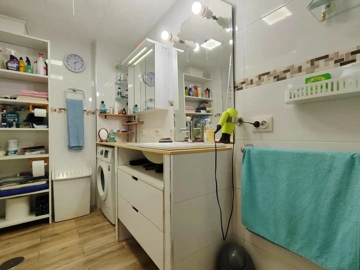 Badezimmer von Wohnung zum Verkauf in Torremolinos mit Klimaanlage, Privatgarten und Terrasse