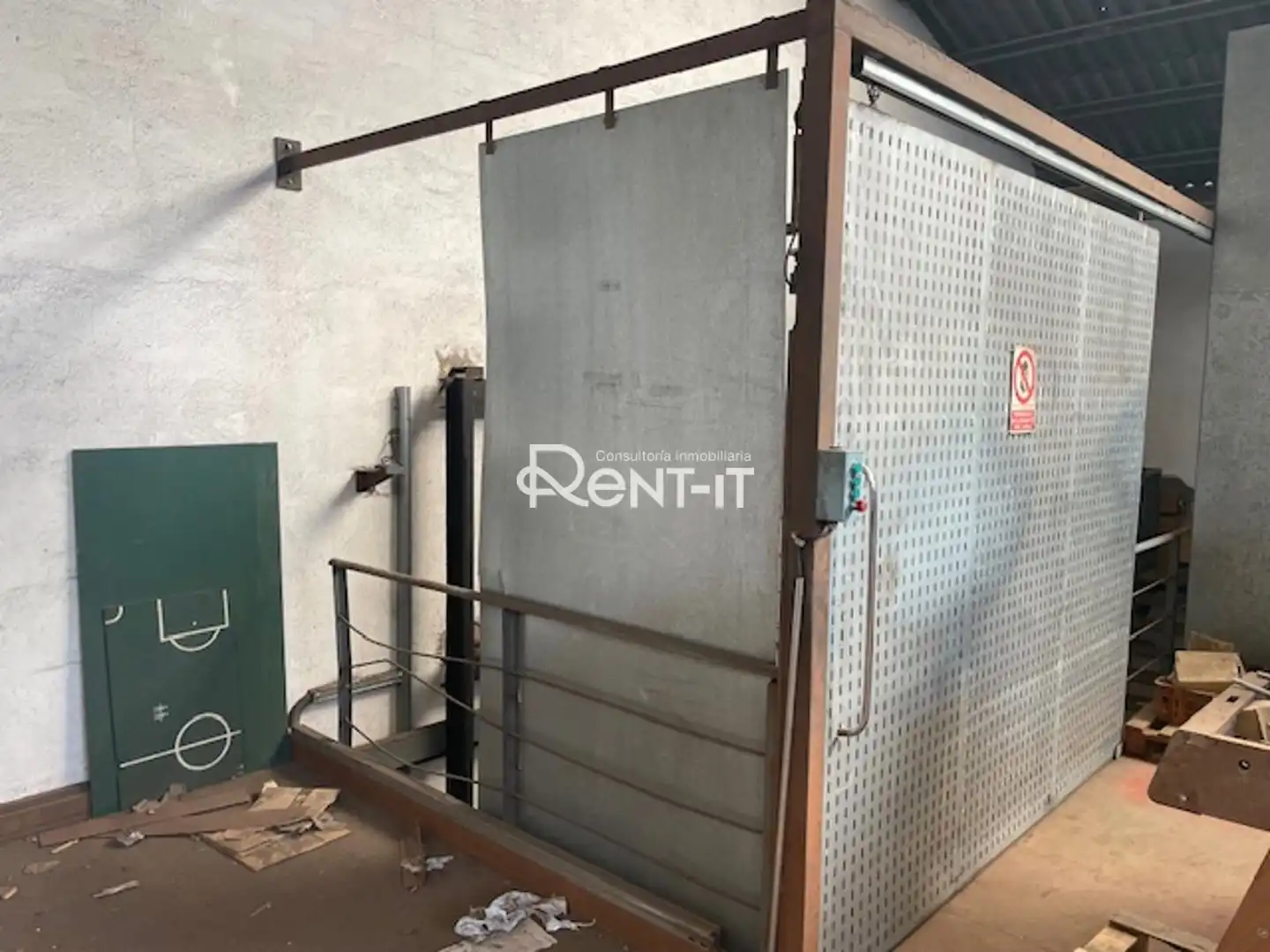 Industrial building for sale in Ferrocarril, imagen 2