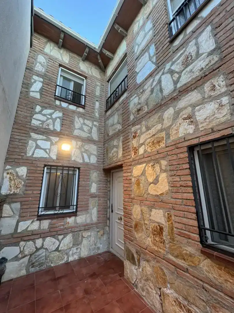 Vista exterior de Casa o chalet en venta en Los Navalmorales con Jardín privado y Trastero