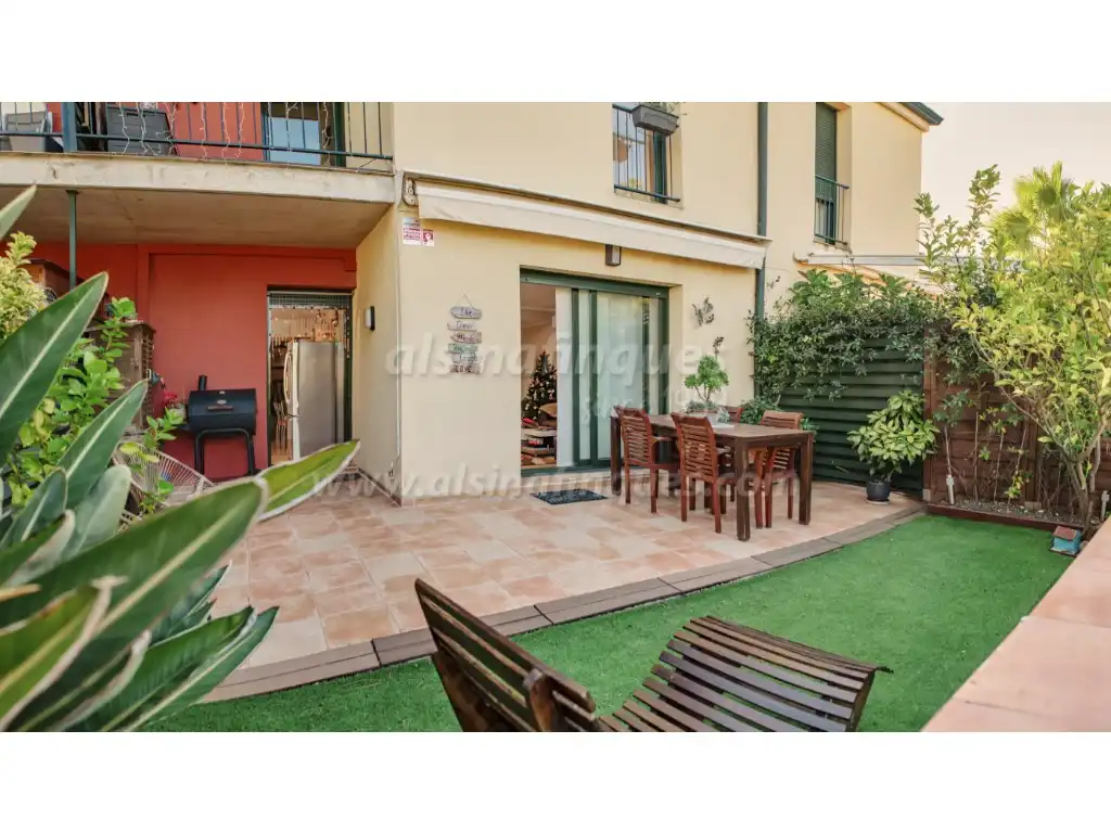 Terraced house with pool for sale in Calle Pius Font I Quer