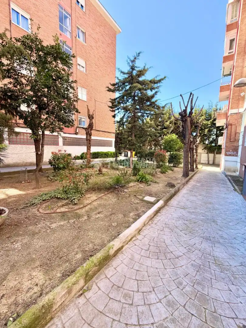 Piso en venta en Madrid con Parquet y Balcón