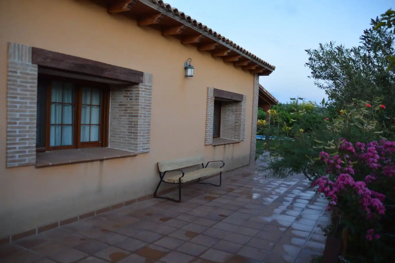 Vista exterior de Casa o chalet en venta en Torre del Burgo con Aire acondicionado, Jardín privado y Terraza