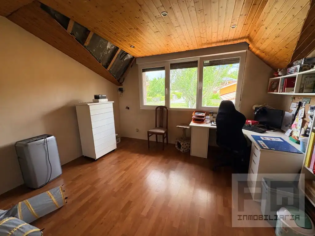 Schlafzimmer von Haus oder Chalet zum Verkauf in Las Navas del Marqués  mit Ofen, Waschmaschine und Mikrowelle