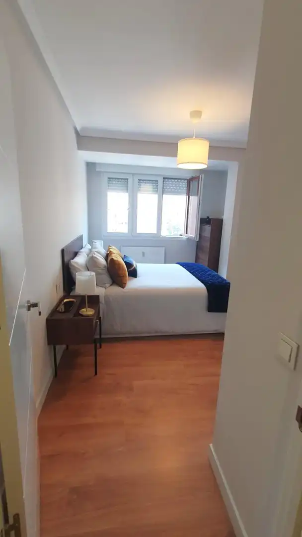 Habitación de Apartamento de alquiler en Oviedo  con Calefacción y Amueblado