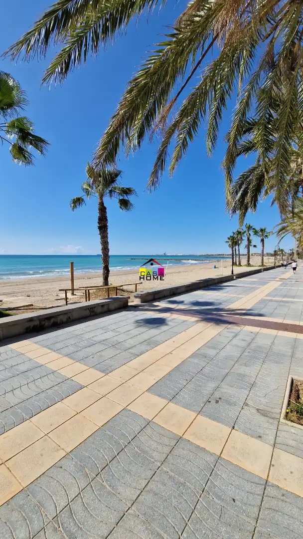 Vista exterior de Apartament en venda en Benicasim / Benicàssim amb Aire condicionat, Terrassa i Traster