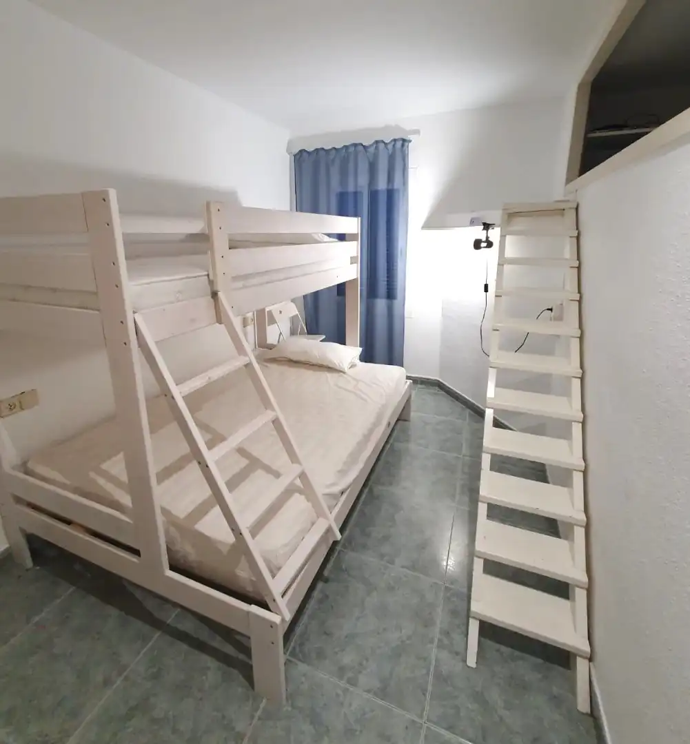 Schlafzimmer von Wohnungen zum Verkauf in Palafrugell mit Möbliert und Ofen