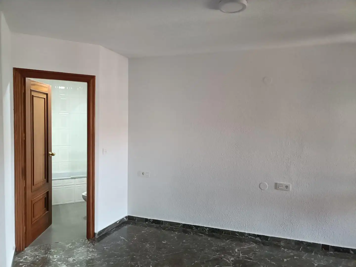 Wohnung zur Miete in Granada mit Heizung, Privatgarten und Terrasse