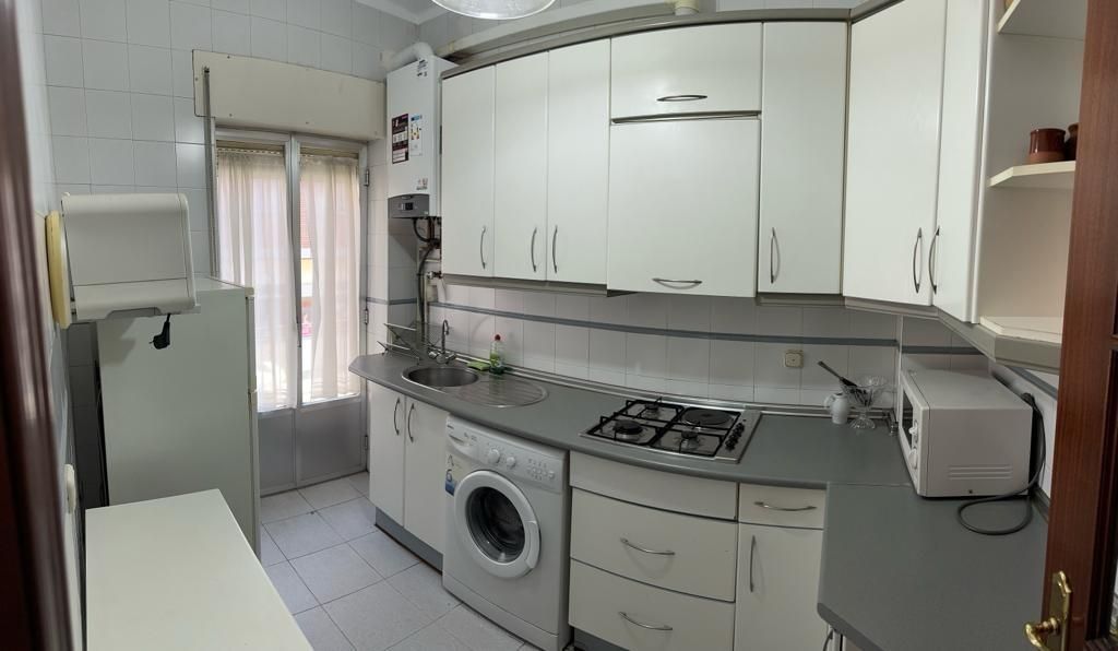Kitchen of Flat to rent in Salamanca Capital  with Heating and Balcony