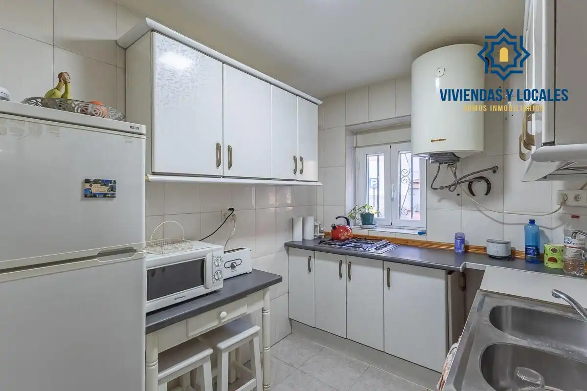 Kitchen of Flat for sale in Granada
