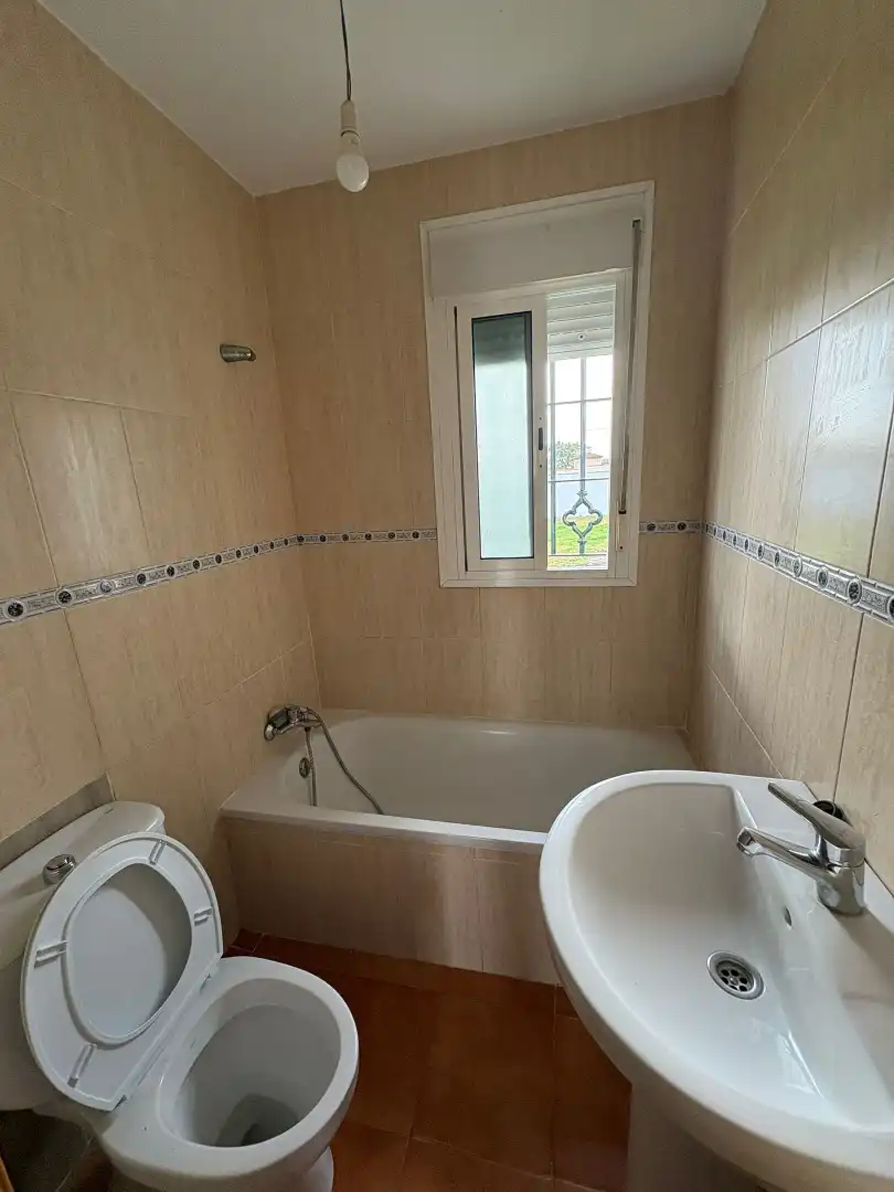 Baño de Casa o chalet en venta en Chiclana de la Frontera con Calefacción y Jardín privado