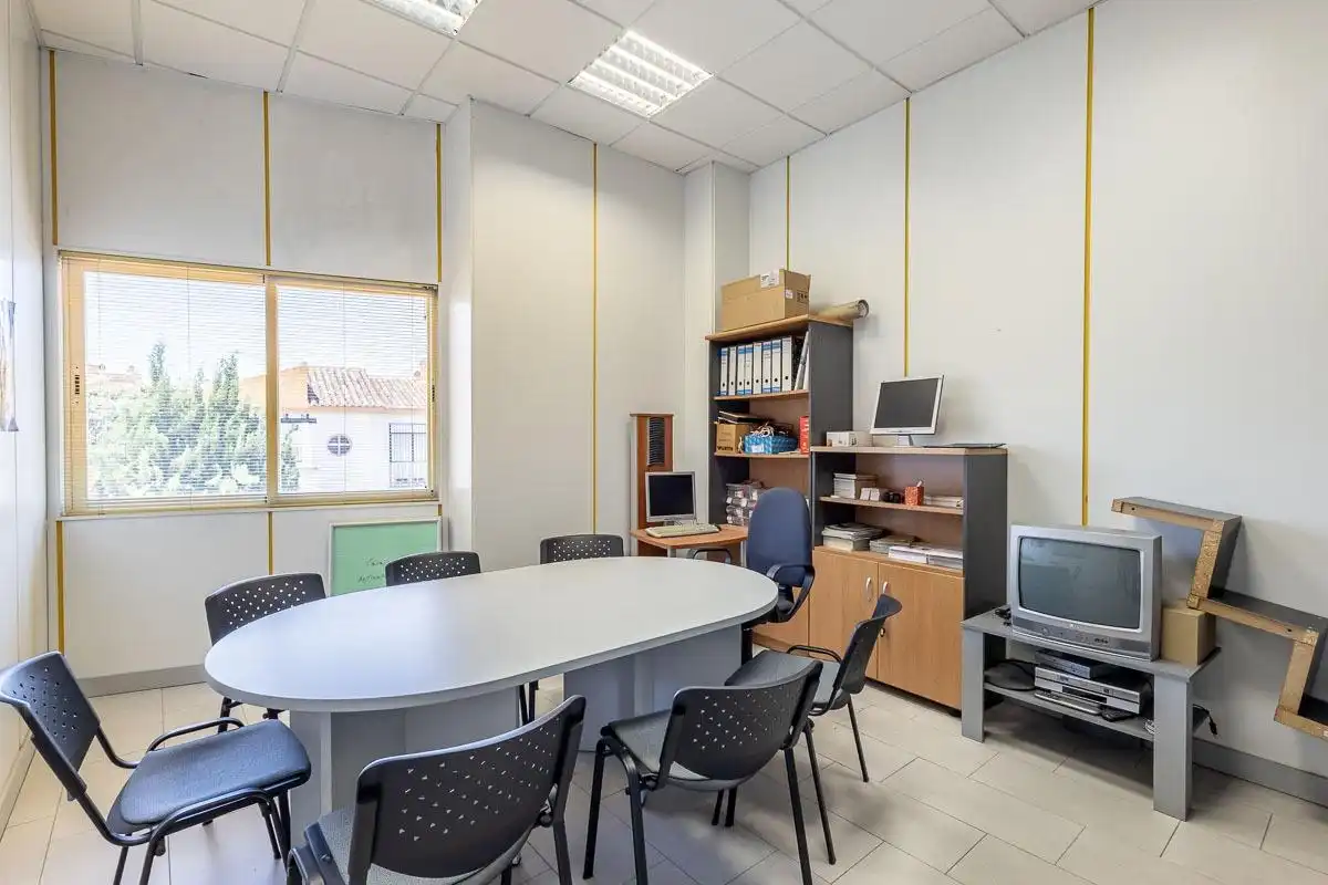 Gebäude zur Miete in La Zubia