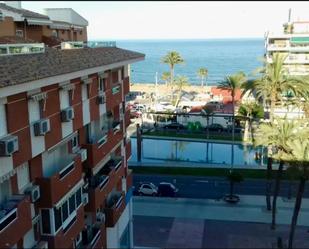 Vista exterior de Àtic de lloguer en El Campello amb Aire condicionat i Terrassa