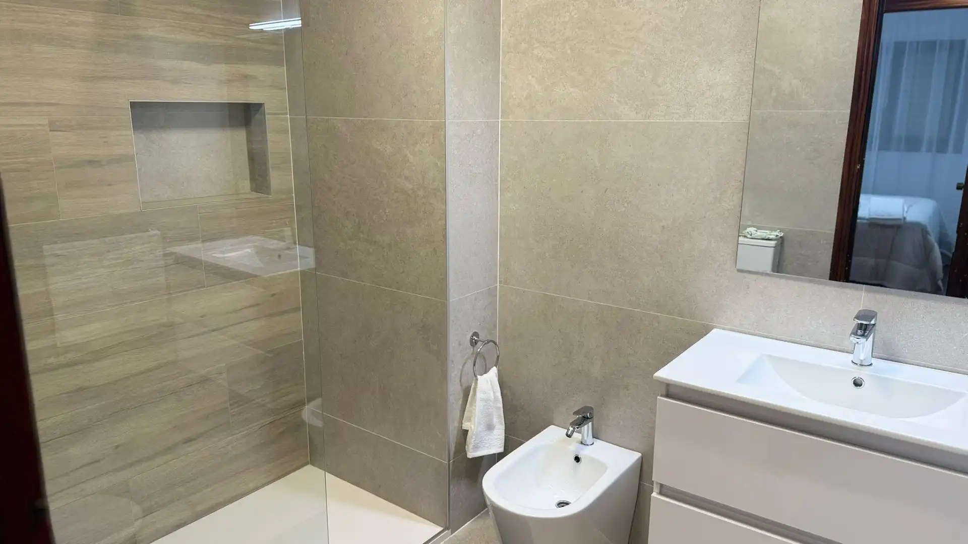 Bathroom of Flat for rent in Adra  with Air Conditioner, Heating and Furnished