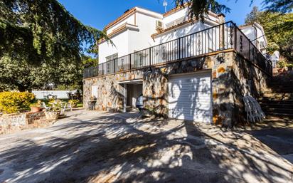 Vista exterior de Casa o xalet en venda en Matadepera amb Calefacció, Jardí privat i Terrassa