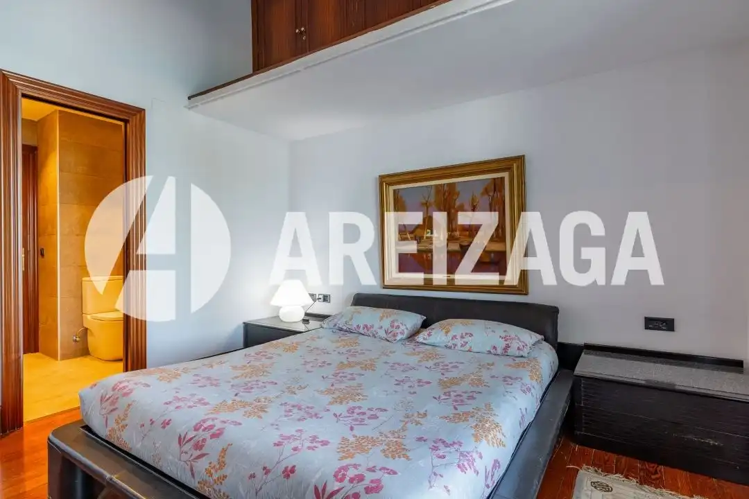 Habitación de Piso en venta en Donostia - San Sebastián  con Calefacción, Terraza y Balcón