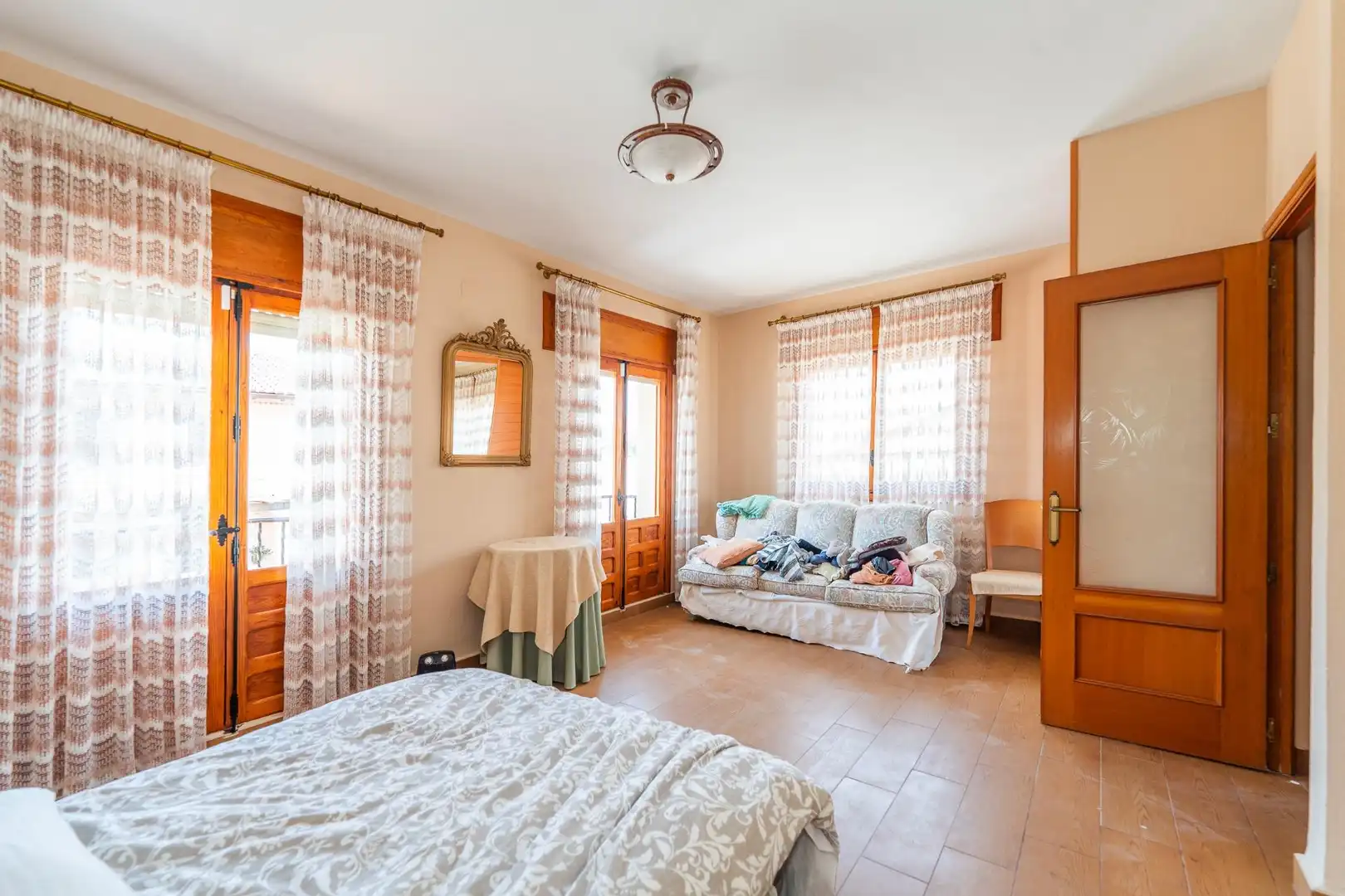 Dormitori de Casa o xalet en venda en Yuncler amb Aire condicionat, Calefacció i Jardí privat