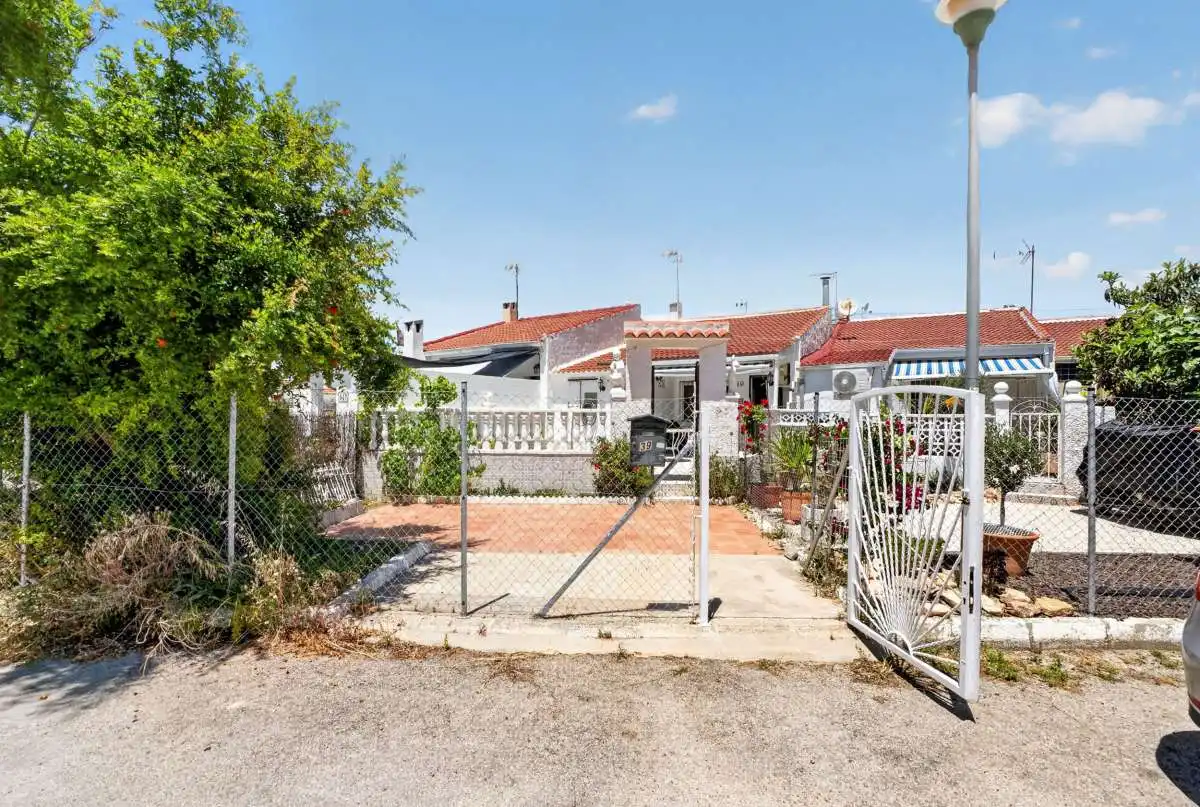 Vista exterior de Casa o chalet en venta en Torrevieja con Amueblado
