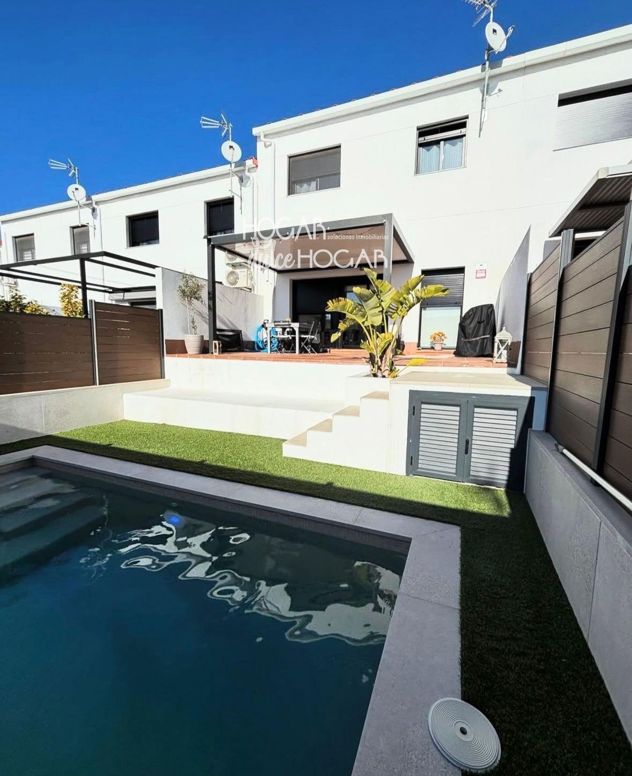 Swimming pool of Single-family semi-detached for sale in Castellet i la Gornal  with Air Conditioner, Heating and Swimming Pool