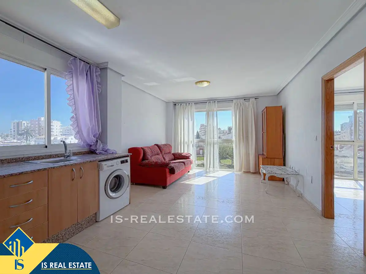 Vista exterior de Apartament en venda en Torrevieja amb Calefacció, Moblat i Forn