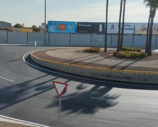 Vista exterior de Nau industrial en venda en Dos Hermanas amb Calefacció i Alarma