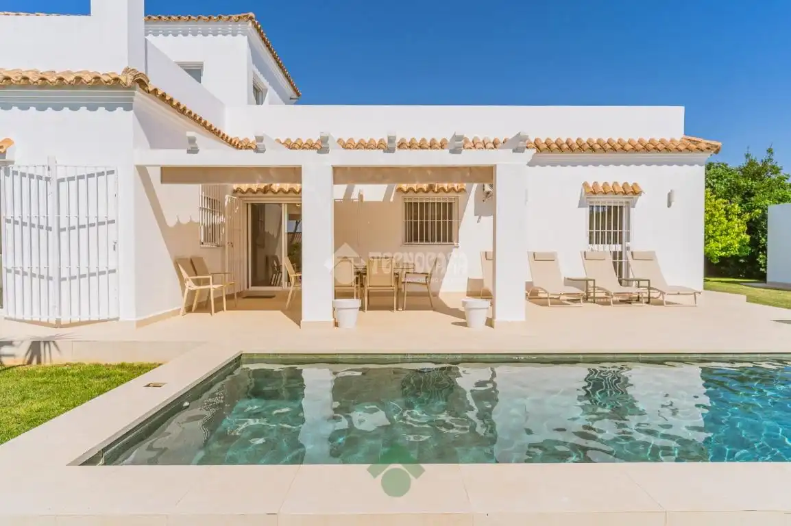 House with garden for sale in Barrio Nuevo