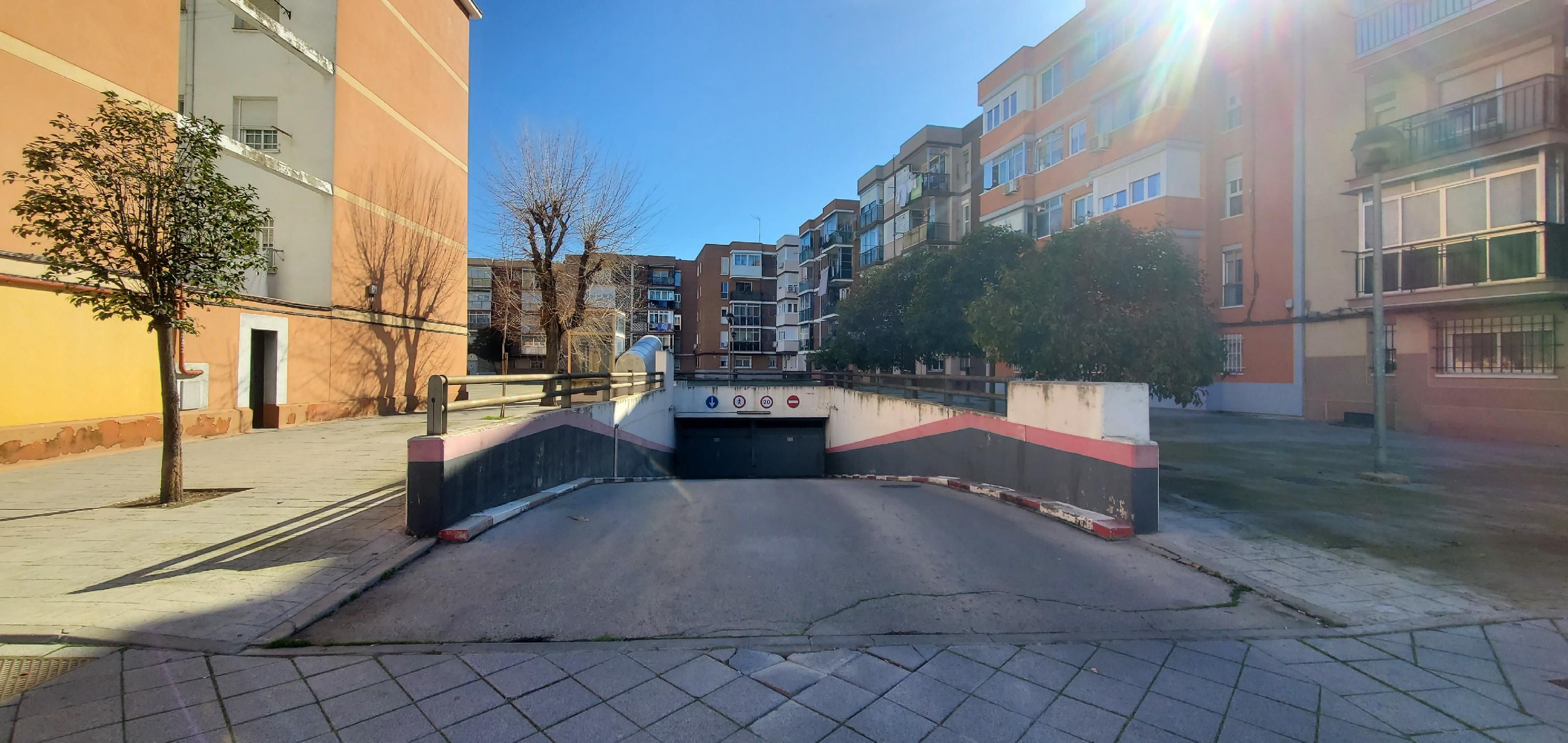 Vista exterior de Garatge en venda en Leganés