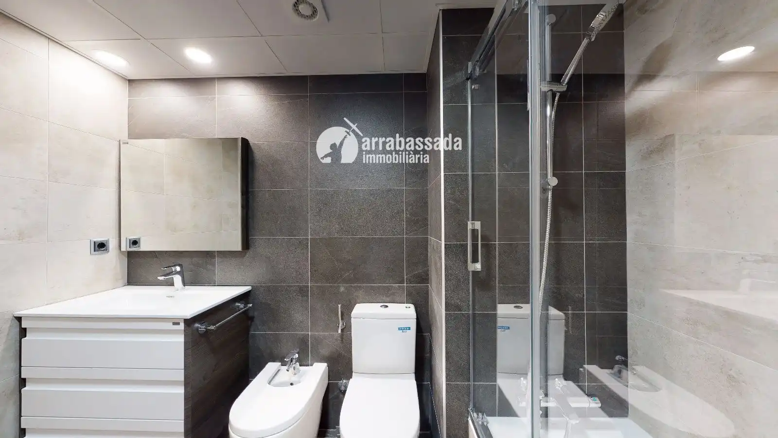 Baño de Piso de alquiler en Tarragona con Aire acondicionado, Calefacción y Terraza