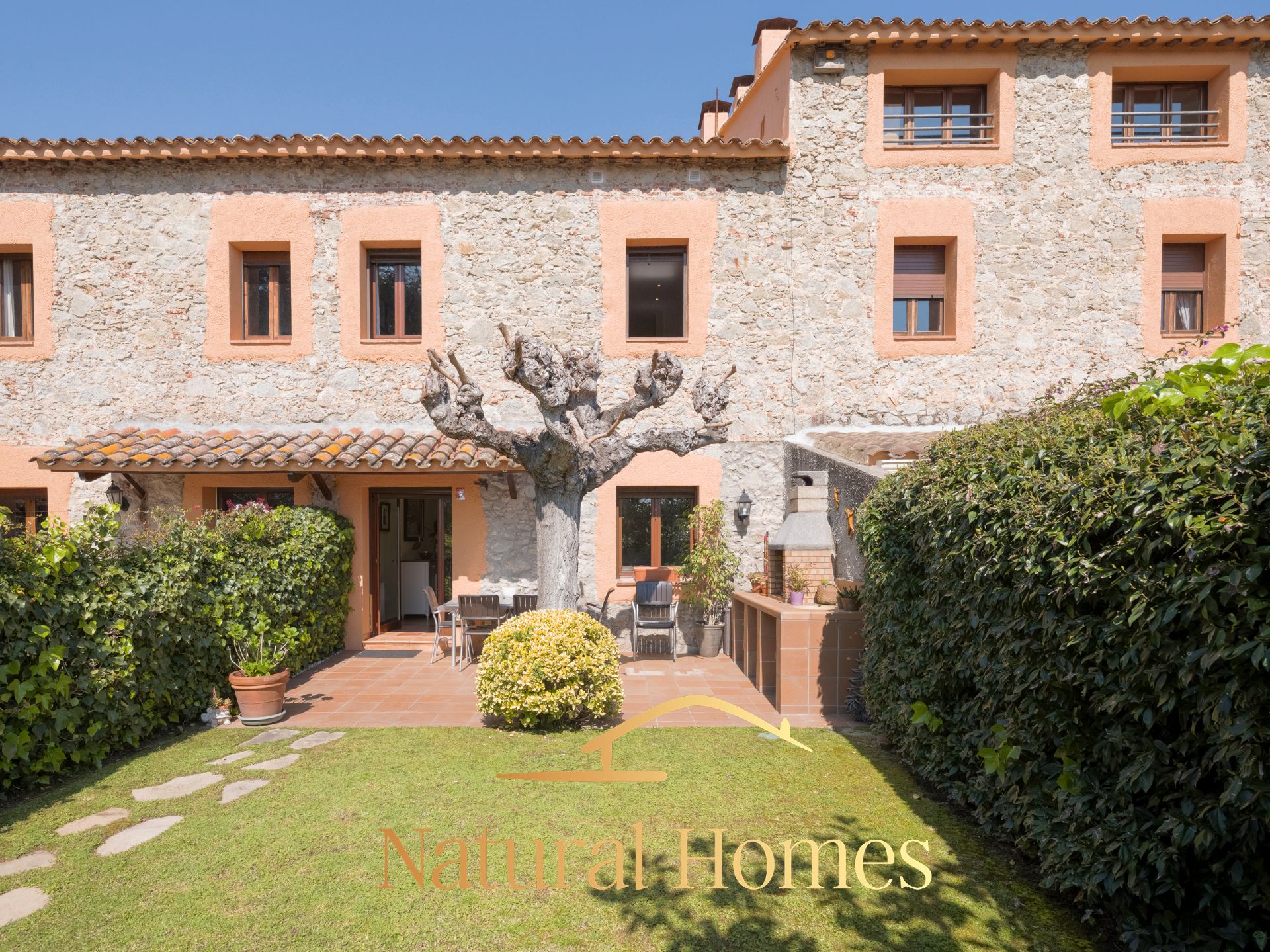 Vista exterior de Casa adosada en venda en Sant Andreu de Llavaneres amb Calefacció, Jardí privat i Parquet