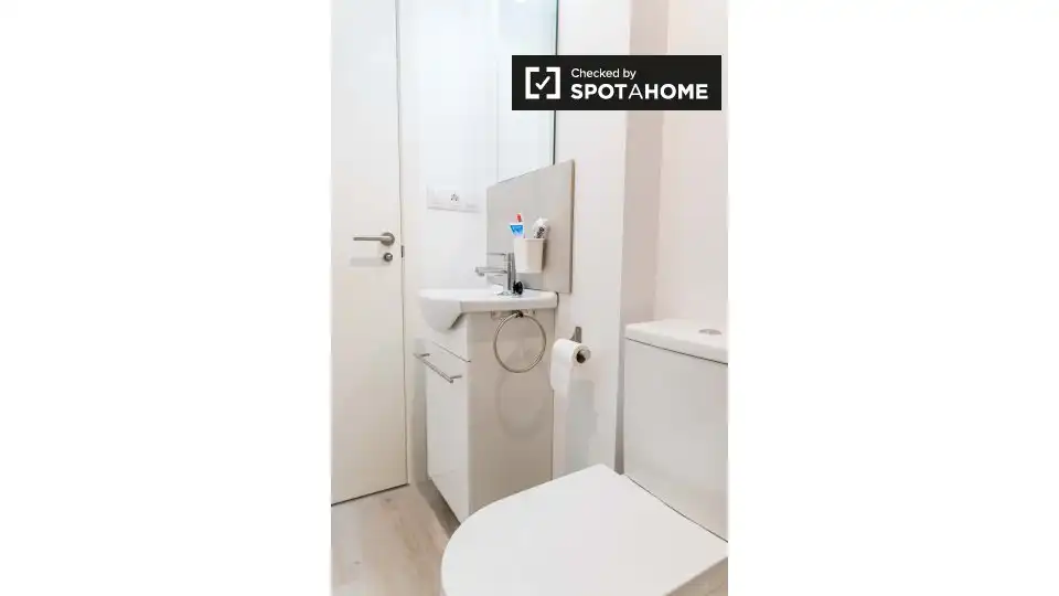 Badezimmer von Wohnung zur Miete in Burjassot mit Klimaanlage, Heizung und Möbliert