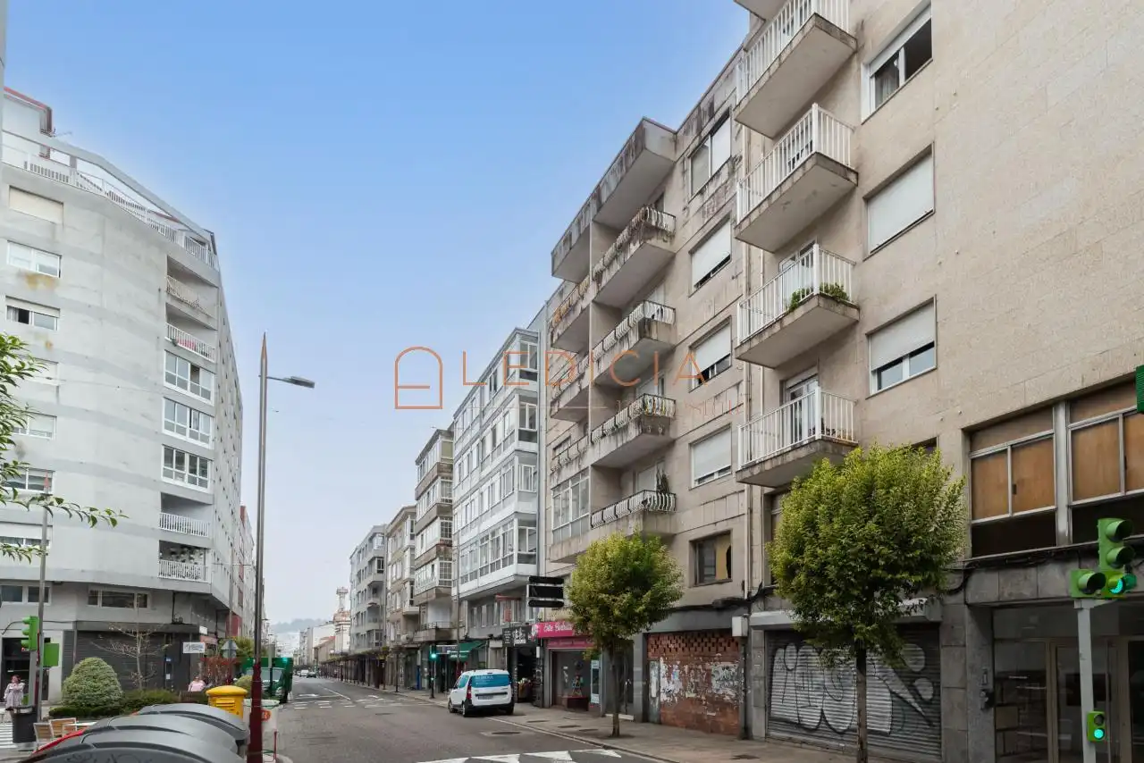 Vista exterior de Pis en venda en Vigo  amb Calefacció, Parquet i Moblat