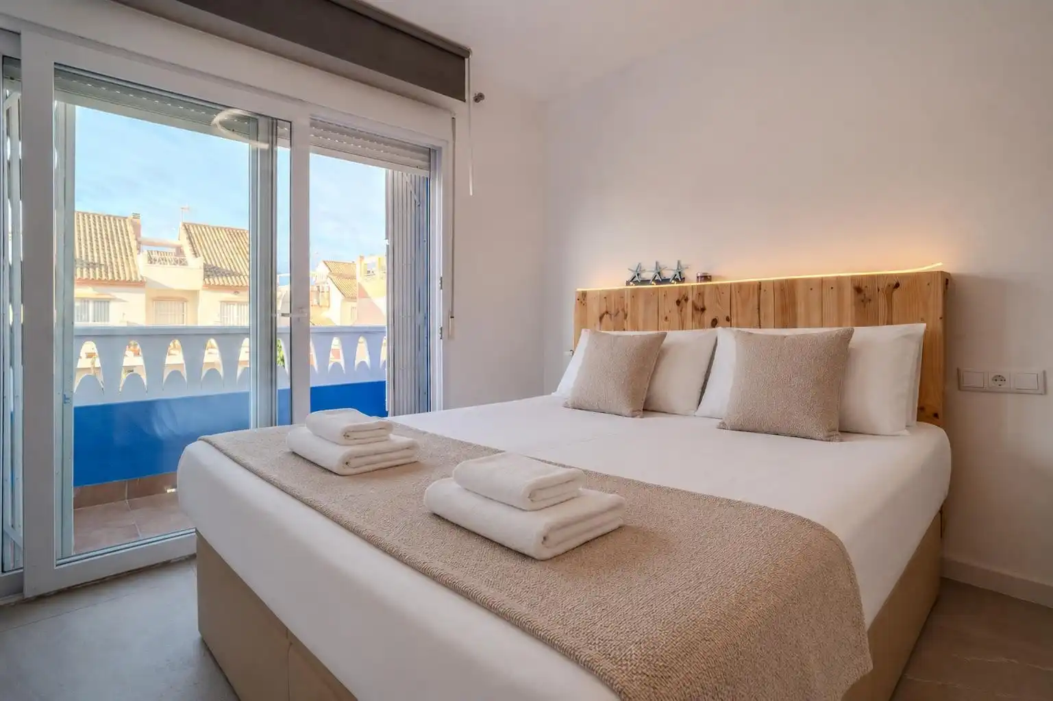 Dormitori de Apartament de lloguer en Pilar de la Horadada amb Terrassa, Moblat i Forn
