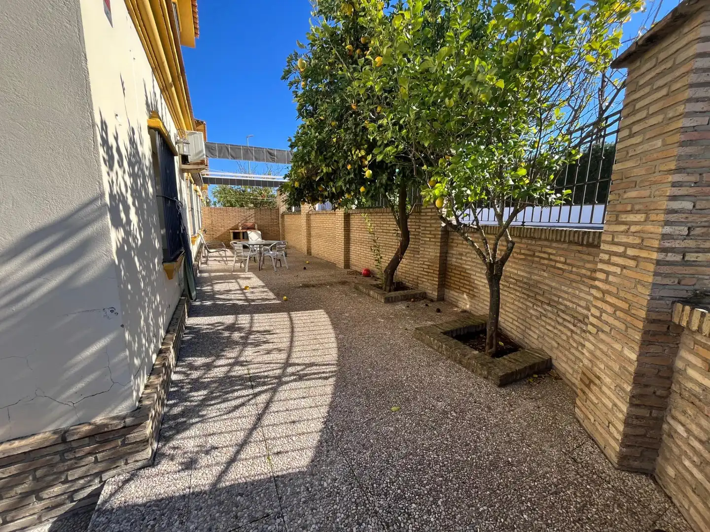 Jardí de Casa adosada en venda en Huévar del Aljarafe amb Terrassa i Balcó