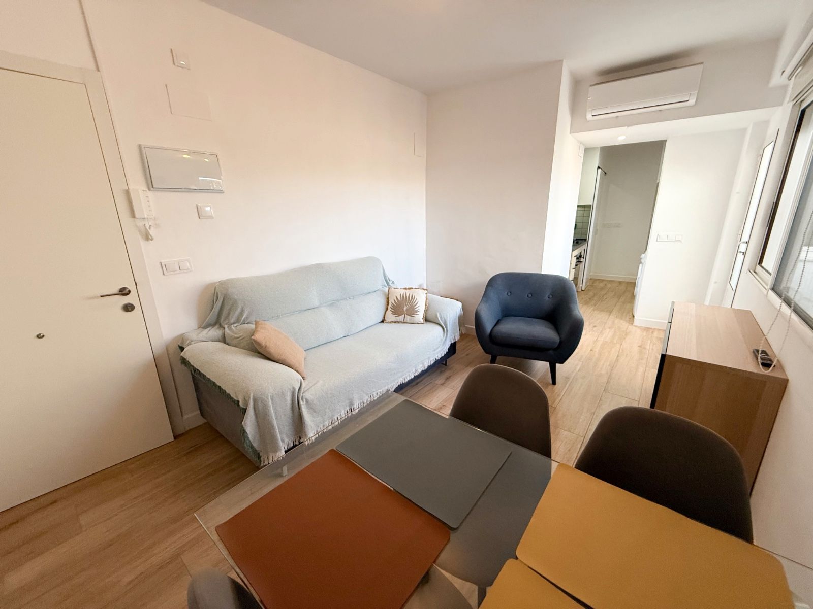 Sala d'estar de Apartament de lloguer en Pilar de la Horadada amb Aire condicionat, Terrassa i Moblat