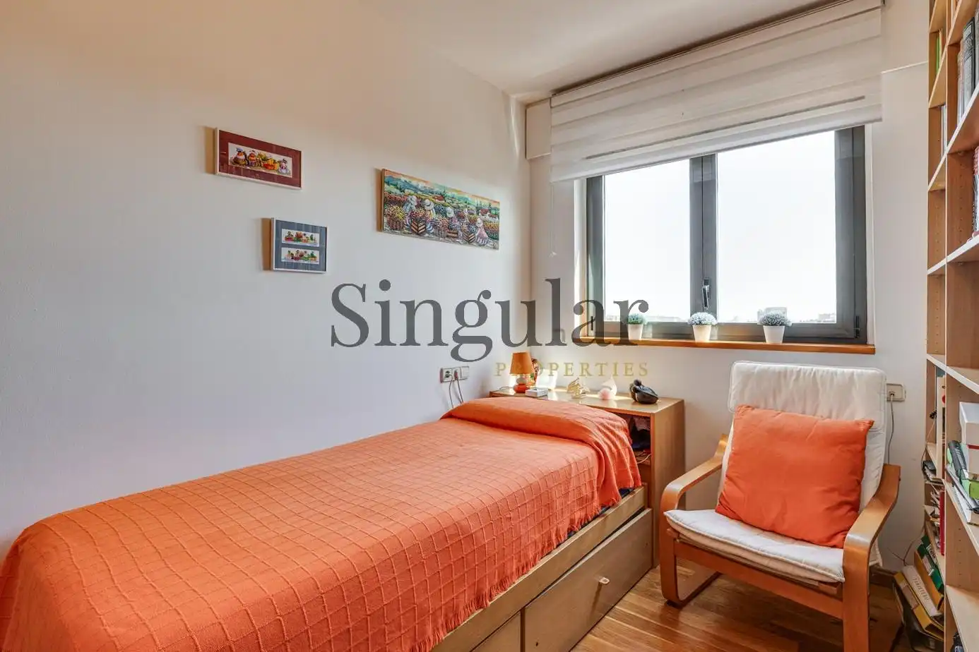 Schlafzimmer von Dachboden zum Verkauf in Barcelona mit Klimaanlage, Heizung und Parkett